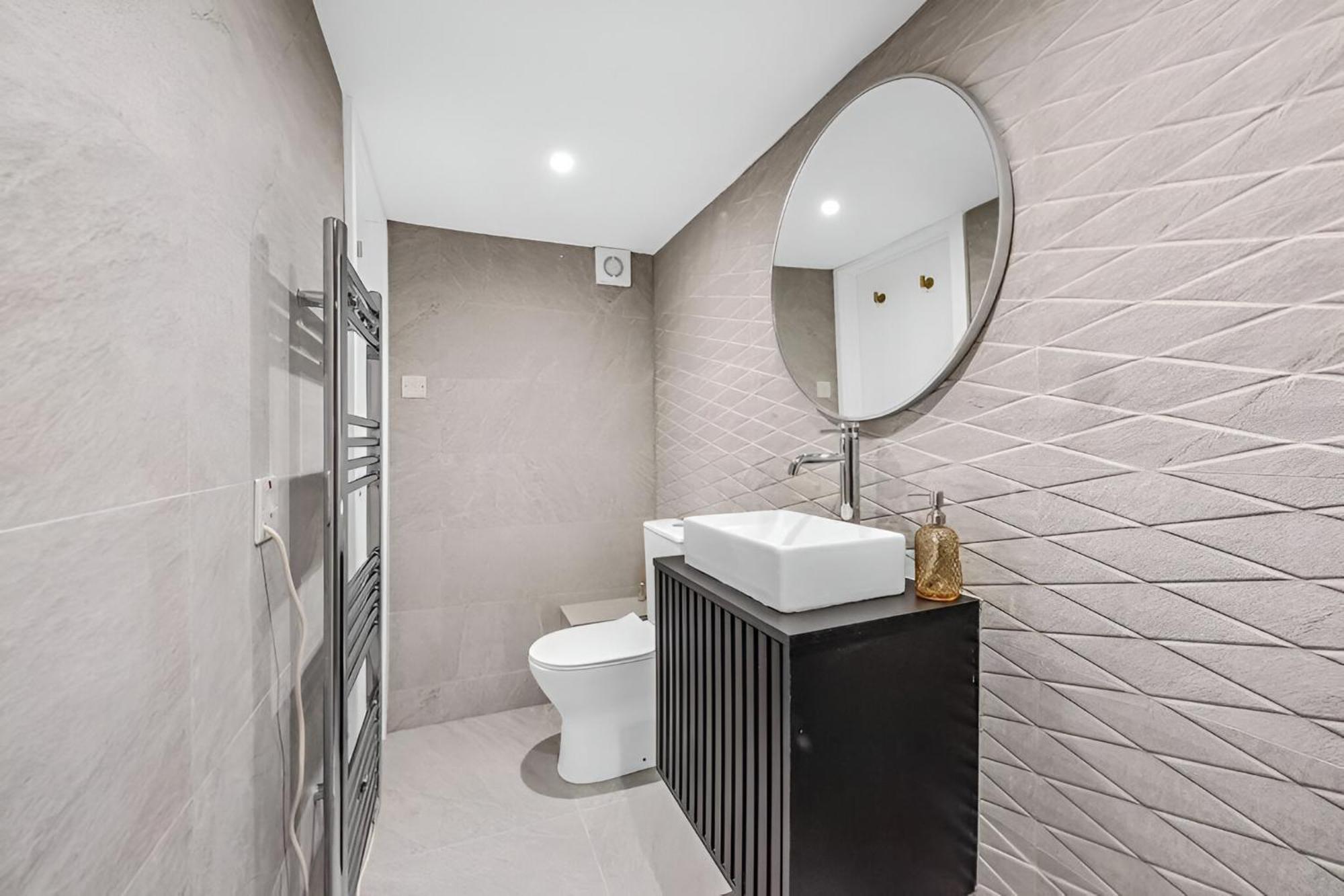 Cozy Perfect Blend Of Style & Convenience Appartamento